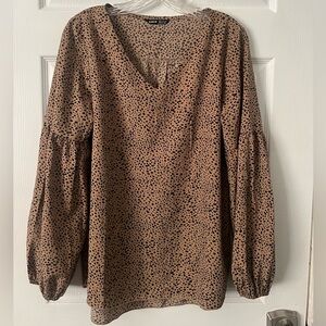 SHEIN Women’s Speckled Black and Tan Blouse. Size Medium